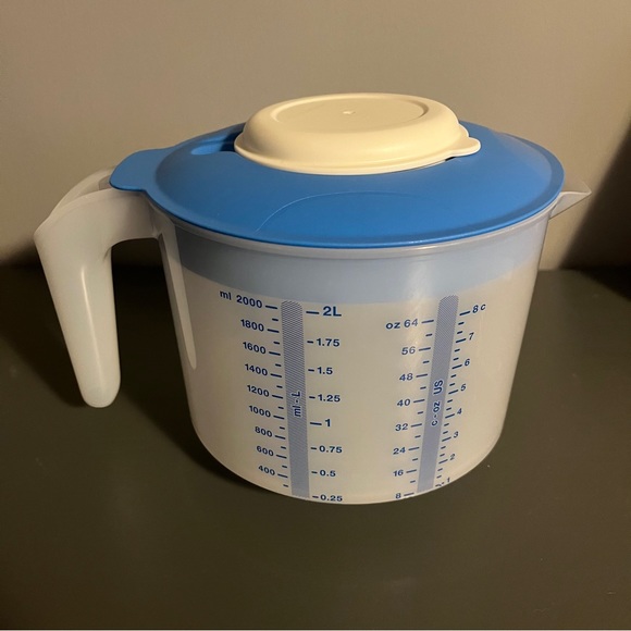 Tupperware measuring cup NWOT - Picture 2 of 3